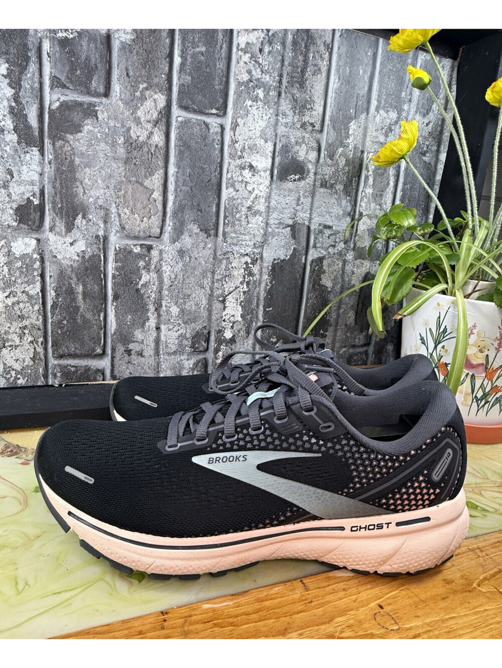Brooks Ghost Black/Gray/Pink Low Top Lace-Up Men's Running Sneaker Medium 2021